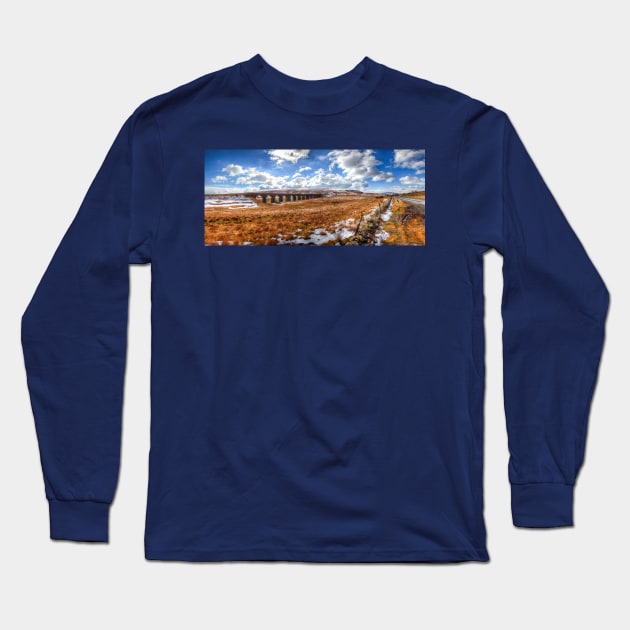 Arches Of The Ribblehead Viaduct On The Settle To Carlisle Railway Line Long Sleeve T-Shirt by tommysphotos